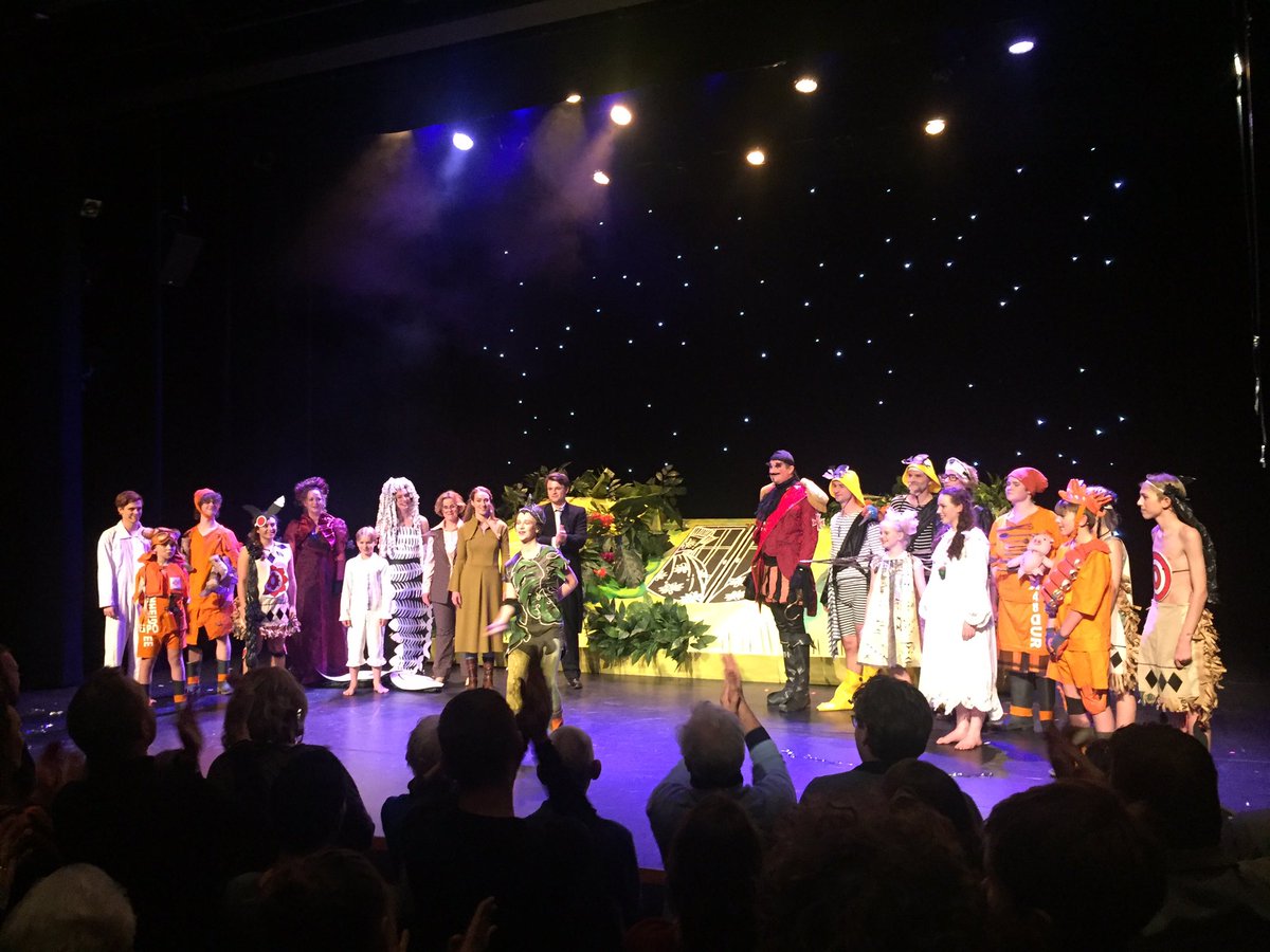 GOOVNieuws's tweet photo. Met aantal GOOVies bij #PiterPan @DeLawei om naar Titus Couzijn en Marieke Steinhauer-Olthof te kijken:) Super!!! https://t.co/zIEpJ9TAUM