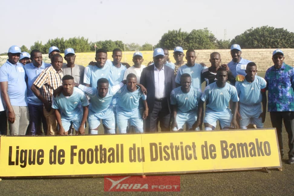 Yiribafoot's tweet photo. #Championnat_DII_District_Bamako⚽🇲🇱(2019-2020)
Le ton fut donné cet après midi au Stade Mamadou Konaté .
Résultat du Jour/ 1ere journée
#Africa_foot 2-0 #As_Racine
#As_Kanu 0- 6 #AFE
#Yiriba_Foot, Partenaire №1 du
Football ⚽ https://t.co/kRQ3TNOKdl