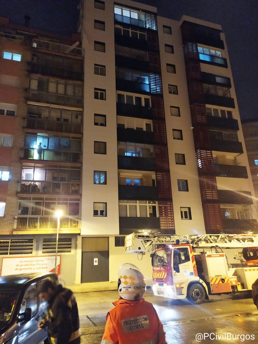 22:10h Finalizamos nuestra activación por fuerte #viento en #Burgos, al regresar ya a base la dotación que estaba realizando el último aviso, en este caso junto a <a href="/BomberosBurgos/">Bomberos Ayto. Burgos</a>.

⏩Mañana ampliaremos información sobre actuaciones realizadas.