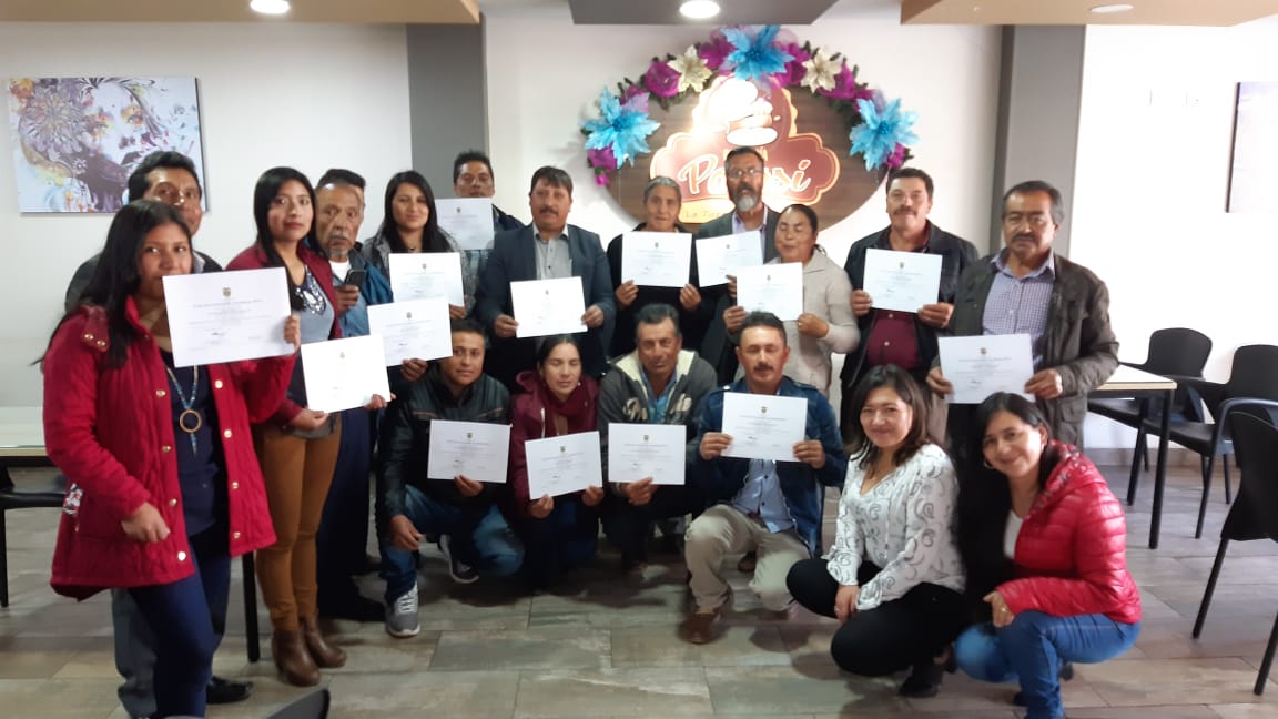 merce76's tweet photo. #SENAEmprendeRural entrega de certificados Asociación PROTHONAR productores y comercializadores de Papa seleccionada.@nel2711 @SENANarino @dianacrisf https://t.co/gw66oJ98MZ