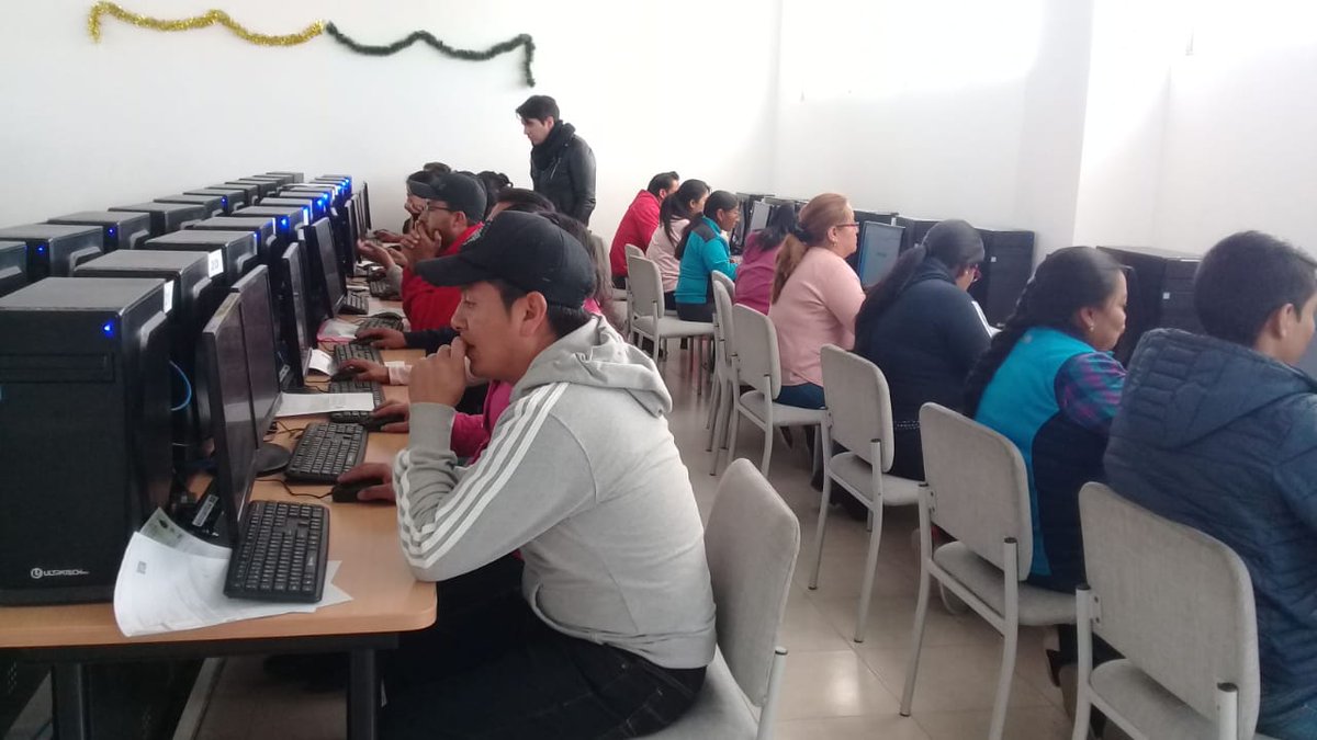 EducacionZ2_Ec's tweet photo. #RevalorizaciónDocente| Maestros que buscan recuperar la elegibilidad del #QuieroSerMaestro 1-5 del Distrito 17D10 Cayambe Pedro Moncayo rinden la evaluación de Conocimientos Específicos-Gestión del Aprendizaje, a escala nacional. https://t.co/o8IfdE0MB4