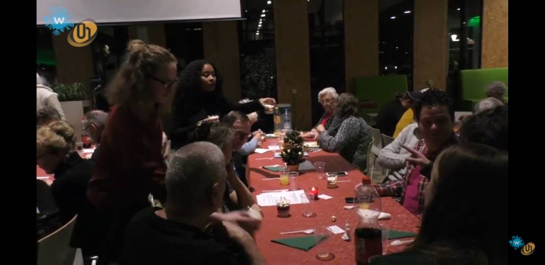 DitisHelmond's tweet photo. Kijk 'Kerstdiner voor 100 eenzame ouderen' #helmond #ditisonzewijk op YouTube https://t.co/AClZPB8FKs https://t.co/9Vee33ktw8