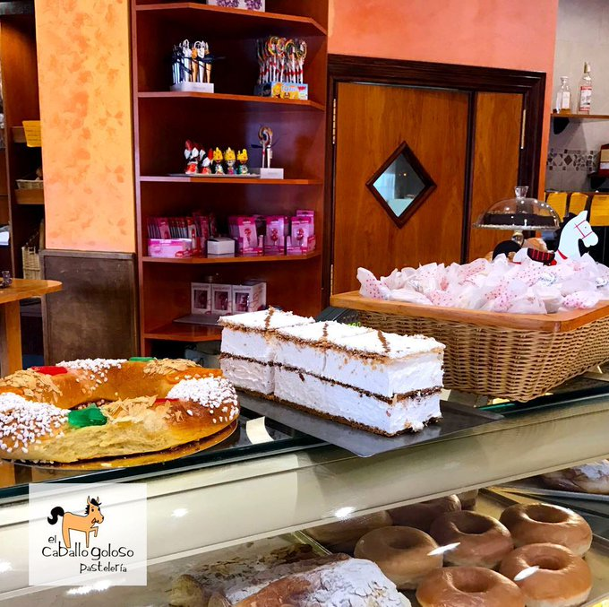 zaidacastillo51's tweet photo. #RT El Caballo Goloso @ElCaballoGoloso 🐴🐎😍

Además de la #repostería artesanal de siempre, dulce y salada, también tenemos  tus dulces navideños preferidos. Ven a por los tuyos! 😋😋😋👌

#Pastelería #ElCaballoGoloso #Torrelodones #Madrid #Gourmet https://t.co/dl5dfKQ8Fv