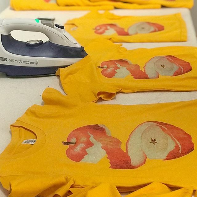 ESPonline's tweet photo. #Repost @bananaslug.kidsclothing
・・・
Our First Market Prep II
Behold the production line! Getting our tees hand-stamped before our first market day. It is so OCD satisfying to have our tees all prepped and stored in their respective sizes. 
Feat. a w… https://t.co/SzkAZJ8iN8 https://t.co/cVEacIEnYK