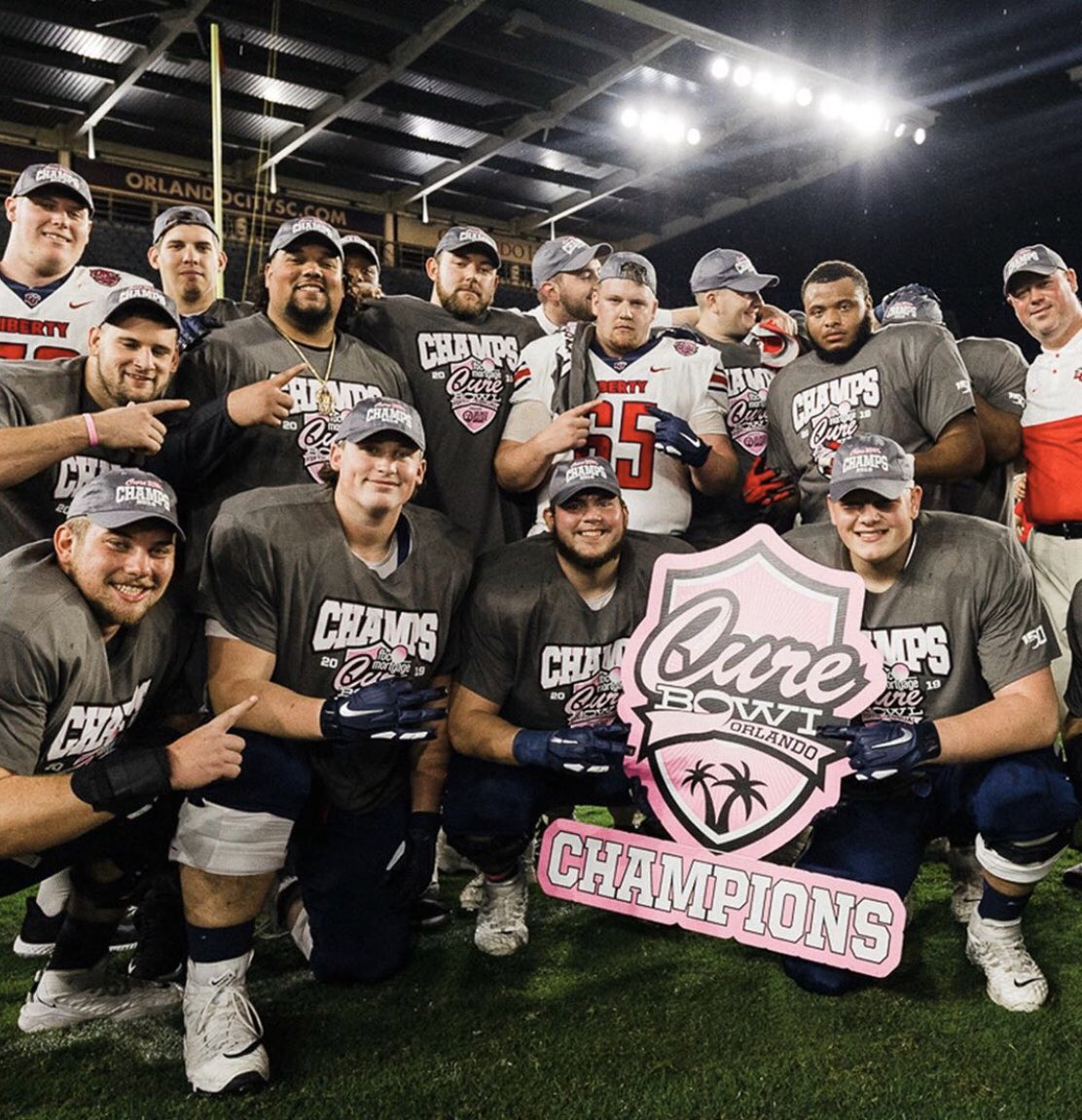 bschlittler24's tweet photo. My childhood dreams are turning into today’s reality. All glory to God 🔥🙌 #BowlChamps #RiseWithUs https://t.co/DueGTy3d22