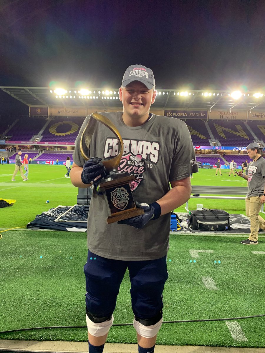 bschlittler24's tweet photo. My childhood dreams are turning into today’s reality. All glory to God 🔥🙌 #BowlChamps #RiseWithUs https://t.co/DueGTy3d22