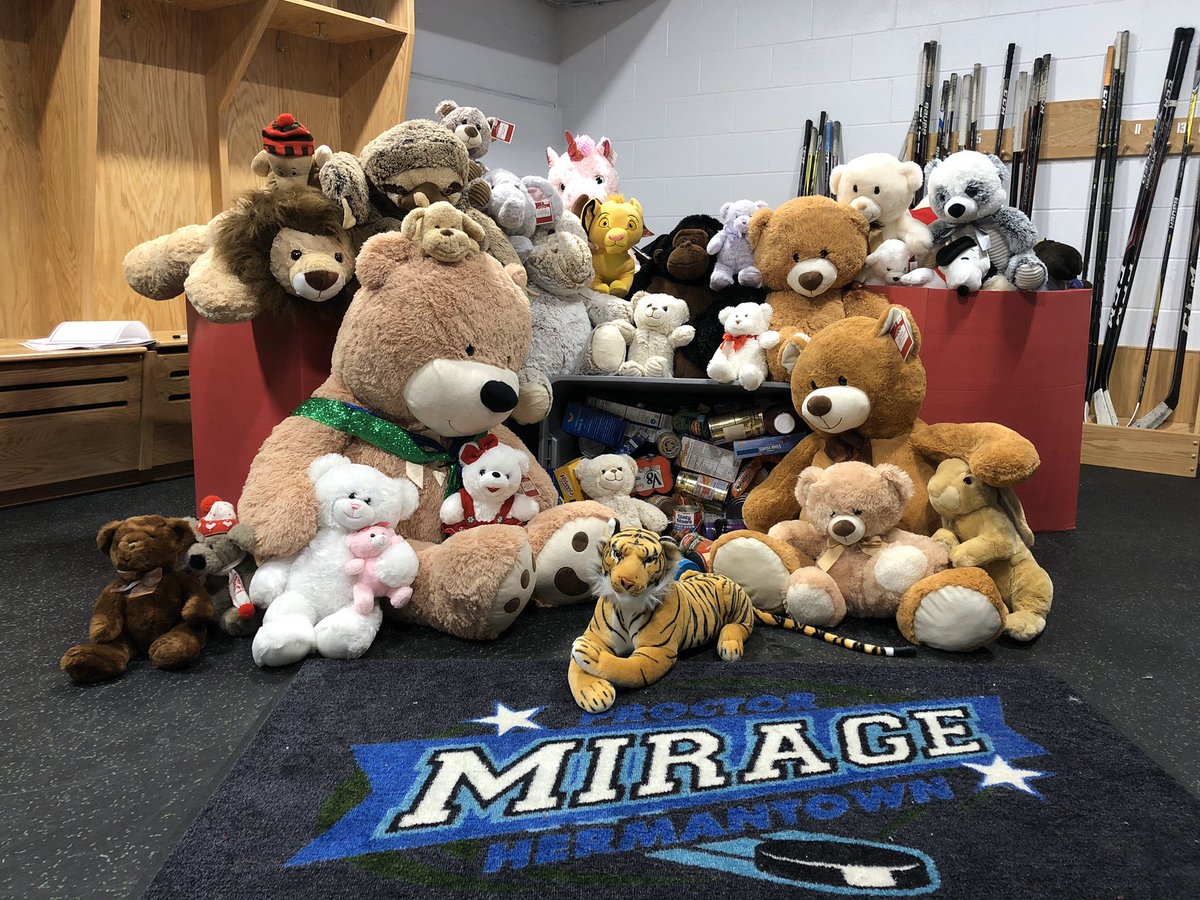 THANK YOU! To everyone who participated in our Teddy Bear Toss! The Mirage and Benilde wanted to make a difference in the community this holiday season! Thank you for helping us with your generosity of teddy bears, toys and non perishable food items!🎄🧸🎁⛄️🏒🥅<a href="/BSMGirlsHockey/">BSM Girls Hockey</a>