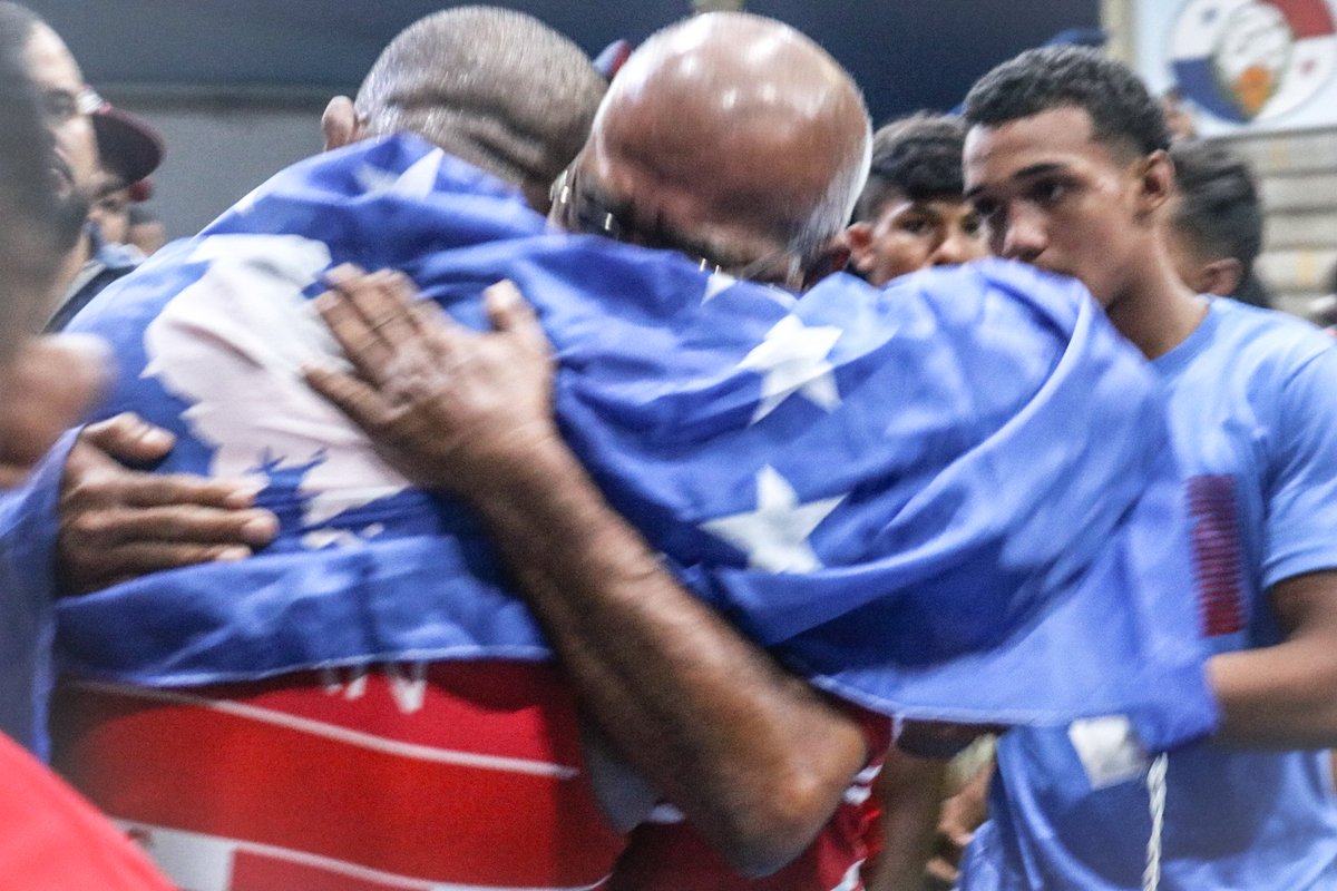 ¡Momento único! Kempton Aparicio se despide de las competencias de la lucha olímpica.😔🇵🇦💪

#Lucha #Panamá #PanamáOeste #Colón #Coclé #Herrera #Veraguas