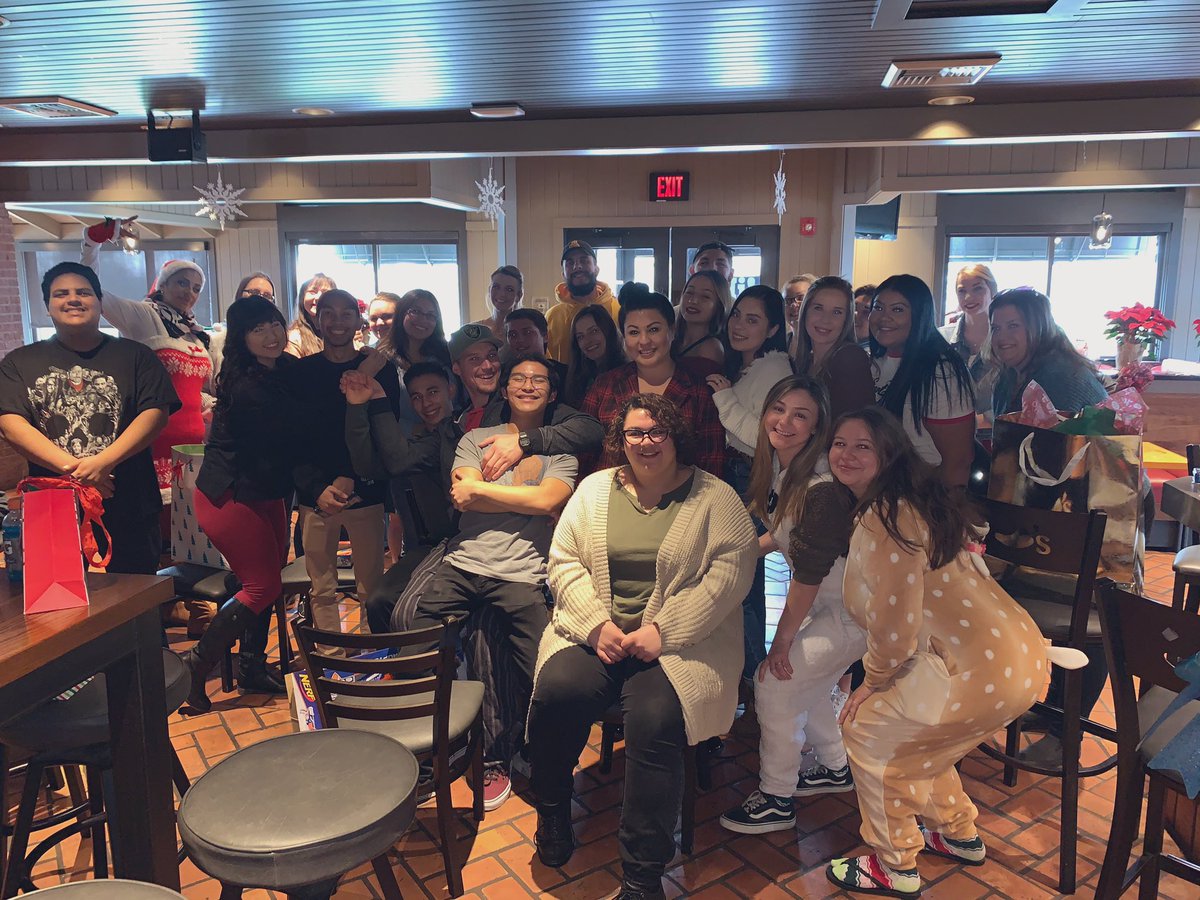 IslasJudy's tweet photo. Team Rancho Cucamonga’s Holiday breakfast! These guys are in the holiday spirit sharing that #ChilisLove #chilisjobs @travishorne23 @dale_bullotta @Mobiouskathy @KarilHarlan https://t.co/i2gH8eTeQ7