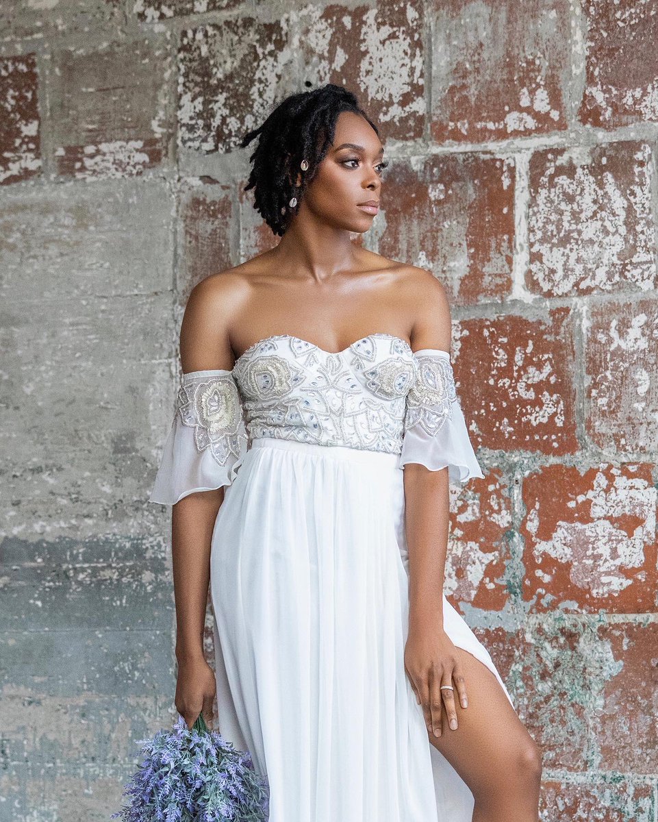 Grace_Portrait's tweet photo. Day & Night
#GracePortraitDesign #fashionphotography #fashionphotographer #fashionportrait #model #CTmodel #NYCphotographer #Canon5dMarkIV #melaninpoppin #girlswithlocs #modelsofcolor #naturallightportrait #makeupforblackwomen #bridalshoot #bridalportraits #fdphotostudio https://t.co/2vCHRaUXC5