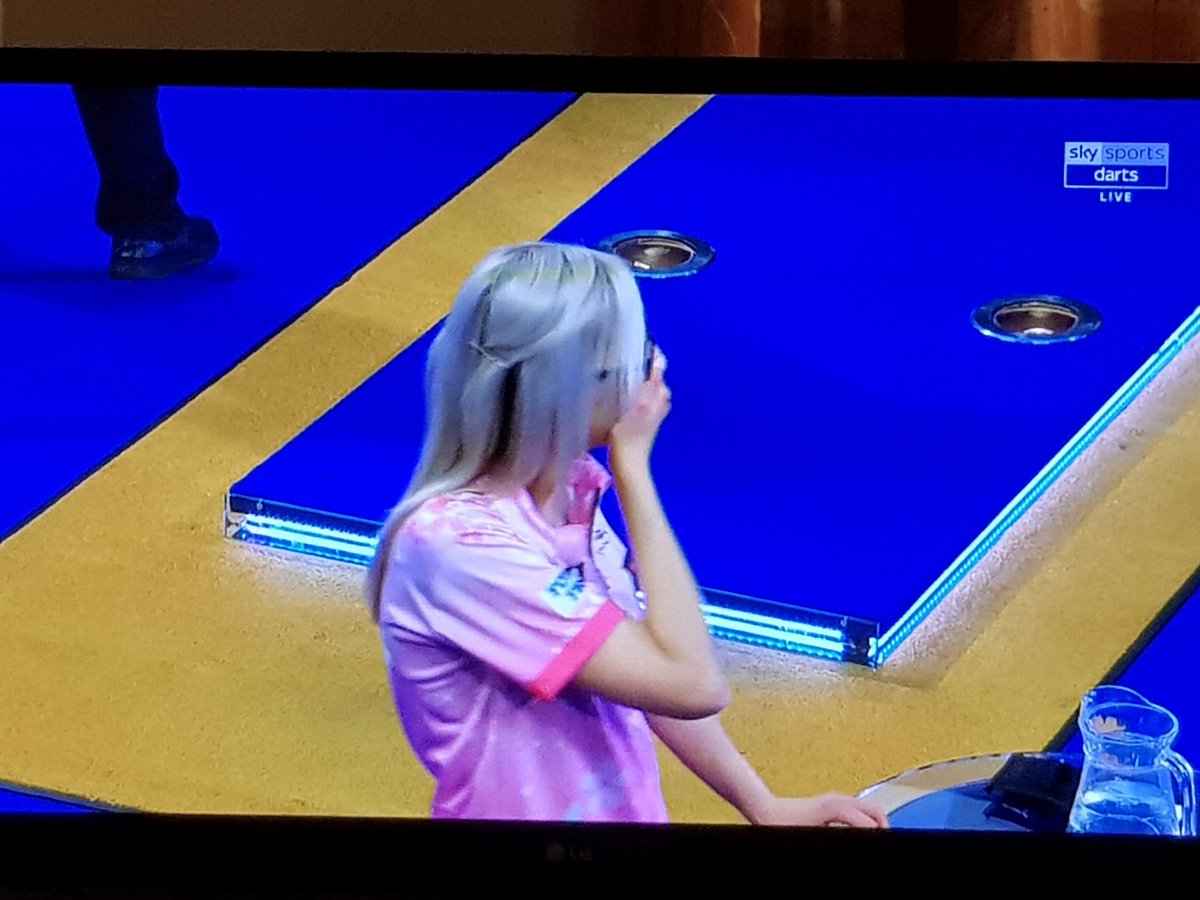 DannySLeslie's tweet photo. @Fsherrock absolutely outstanding, take a bow. #PDCWorldChampionship https://t.co/hEx7IH5toi