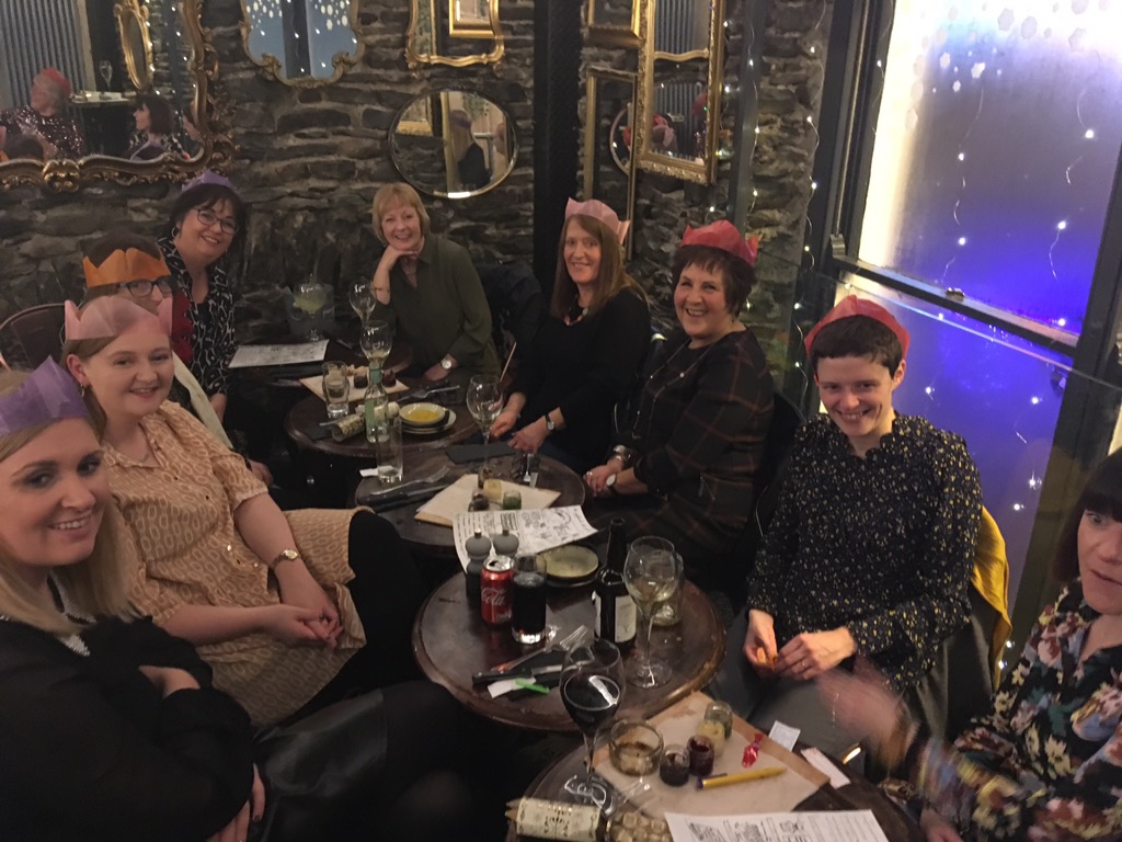 sarnhllefaru's tweet photo. #PartiDolig 🎉 #bwydda #cwmnida #joio @contis_cafe #Evita #gêmau #gêmyfflaps #cerddirgorffennol #pwyywpwy 🍦🍸🎄🎅 https://t.co/nHrlFfWVM9