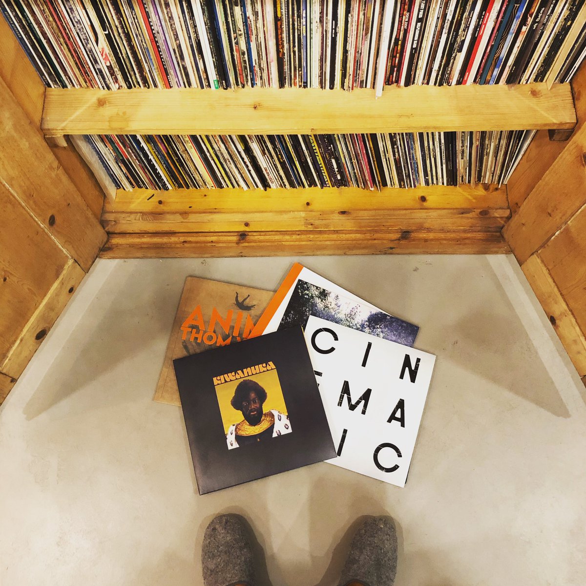 Handsome_Frank's tweet photo. Saturday night in my happy place. Sorting my records of the year list. 📝 https://t.co/gdaXzQuFNp