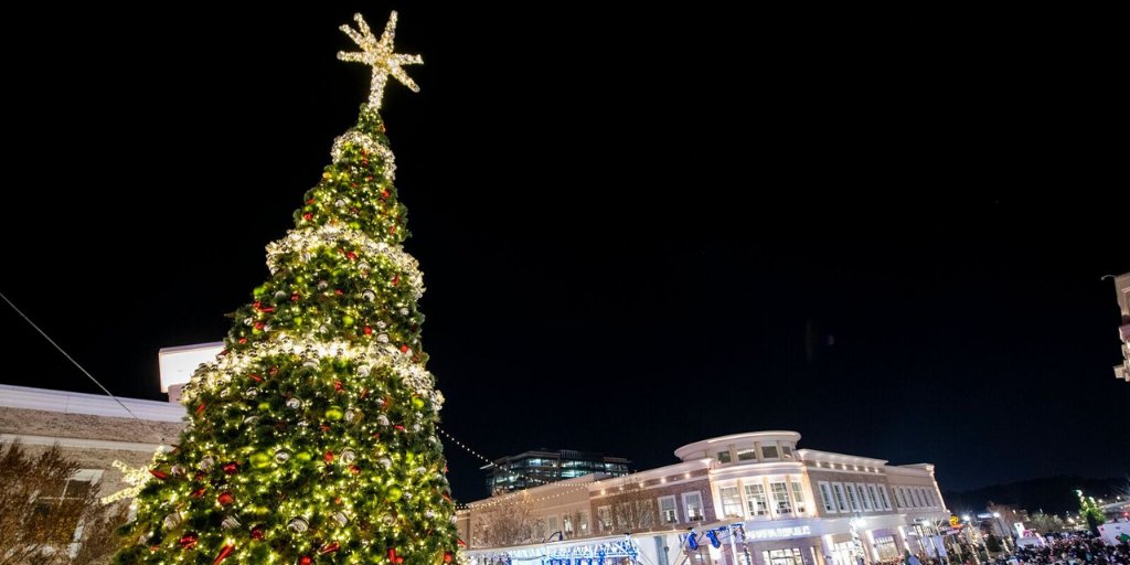AvalonInsider's tweet photo. No Christmas Eve plans this year? No problem! From ice skating to restaurant specials, we've got you covered! Get the details here: https://t.co/us1NH1HHwl https://t.co/E1hcCnDZSC