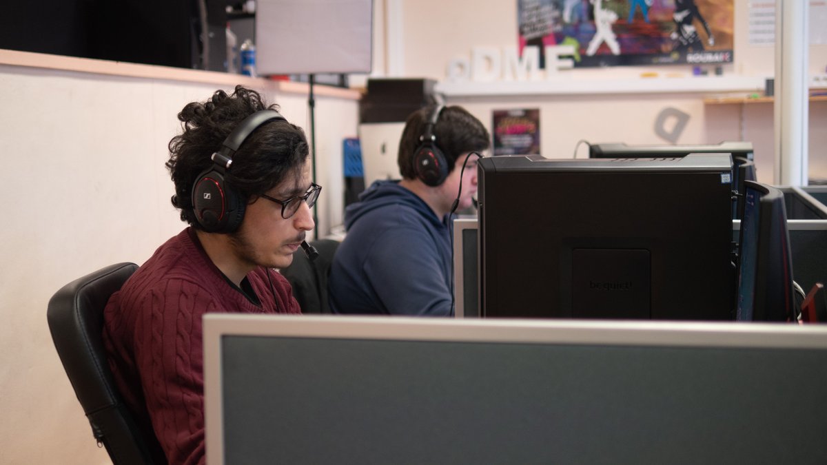 adeproubaix's tweet photo. 🎉Victoire de @roubaix 🎉
Victoire des jeunes adhérents au projet #Escope. 💪 Une trentaine de jeune ont partagés une passion commune pour le #Esport 🕹
Remerciemenent spécial à @Ordinathem pour avoir prêtée le matériel nécessaire à cette rencontre et d'y avoir participée. https://t.co/l8mP0TaXma