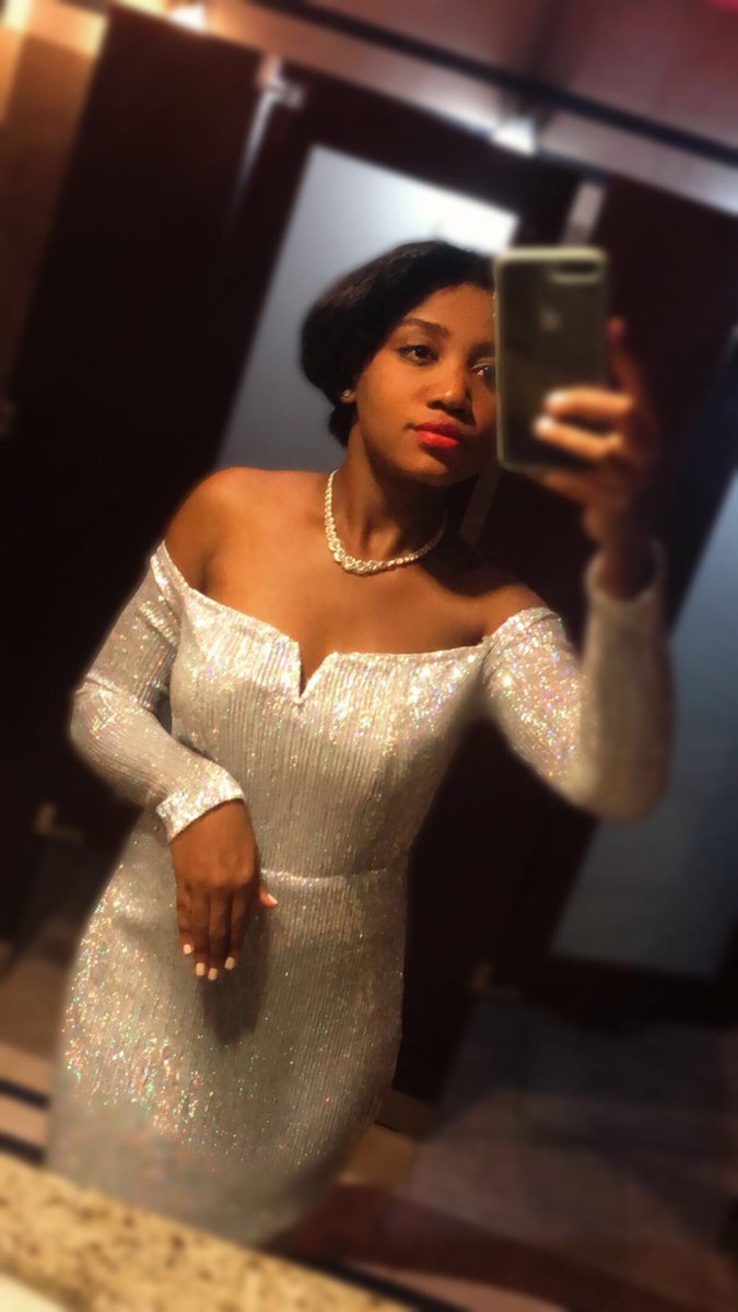 therealzuzugirl's tweet photo. Men poster zuzu yo pour faire une photo (les doigts bien pointus) 
.
.
Dress : @barbiestore https://t.co/bFg3ufcO9t