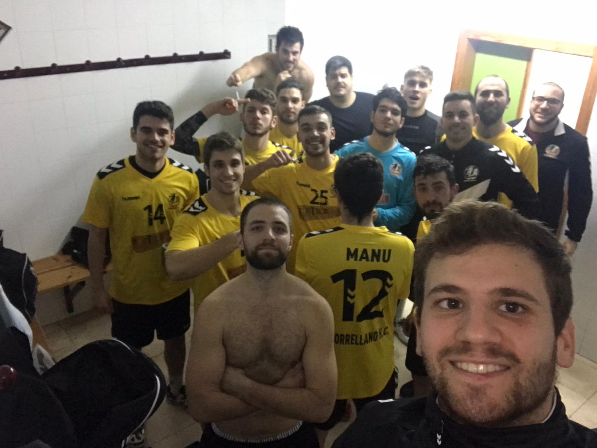 DavidAnael's tweet photo. Ojo cuidao, hemos vuelto, 12 de 13 en la 1a vuelta #2aNacional @TorrellanoHC #SeniorMasculino Nos vamos a navidad líderes HOU HOU HOU FELIZ NAVIDAD 🎅
¡RT! https://t.co/fJUYXkRDBR