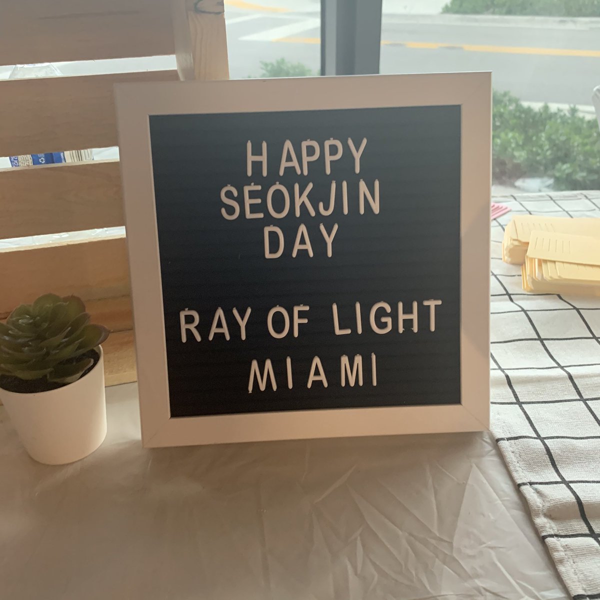 denialovesbts's tweet photo. #RayOfLightKSJ https://t.co/SslQ1fjWUs