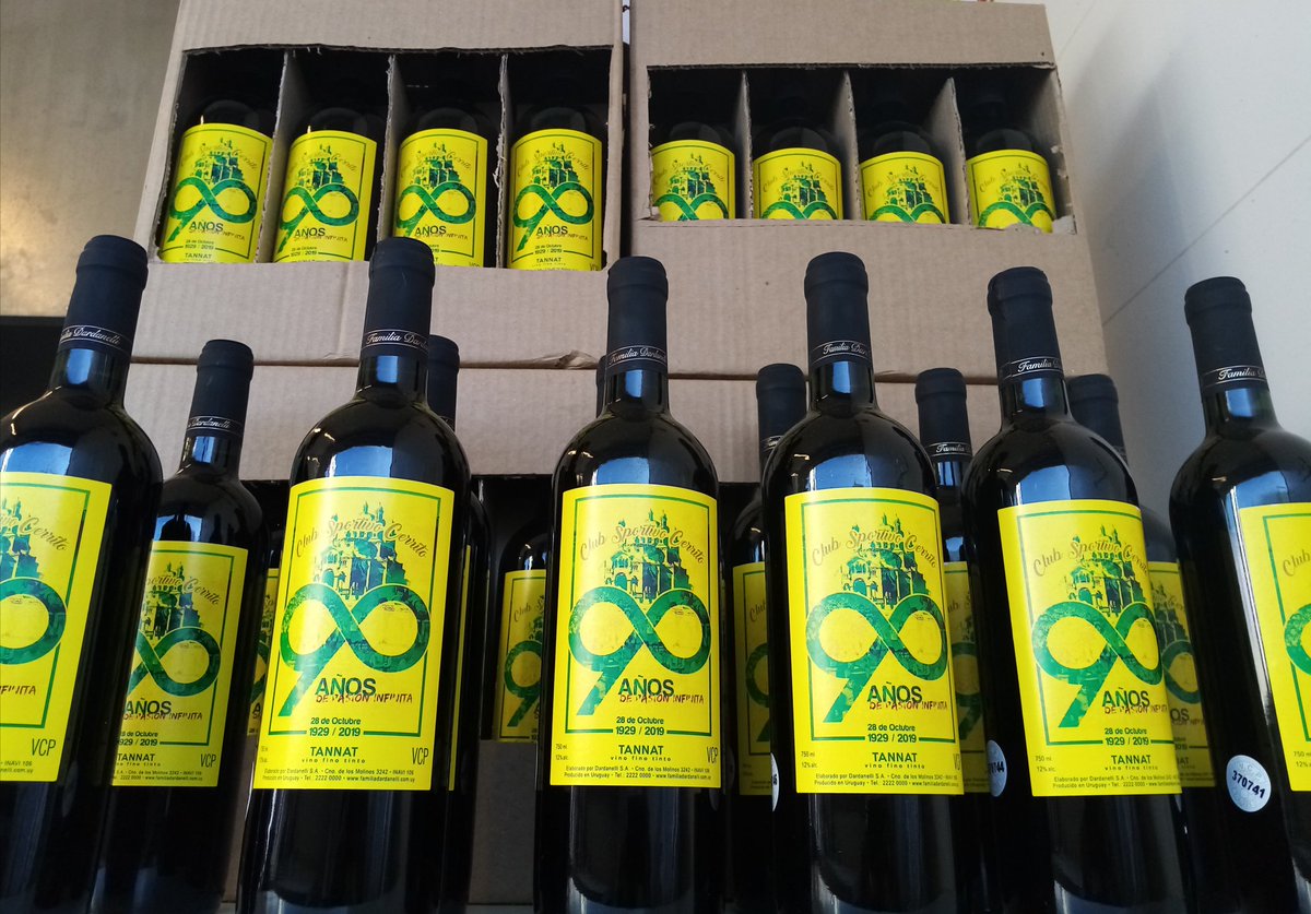 SportivoCerrito's tweet image. Que un buen trago no viene mal cuando pegala vida con tanta sed 🎶

Para brindar en estas fiestas o para hacer un lindo regalo está a la venta el vino
 &quot;90 años C. S. C&quot;  🍷🍷🍷

Podés conseguirlo a $150 en droguería Azuvel ubicada en San Martín 3749. 

#CSC90años🔰