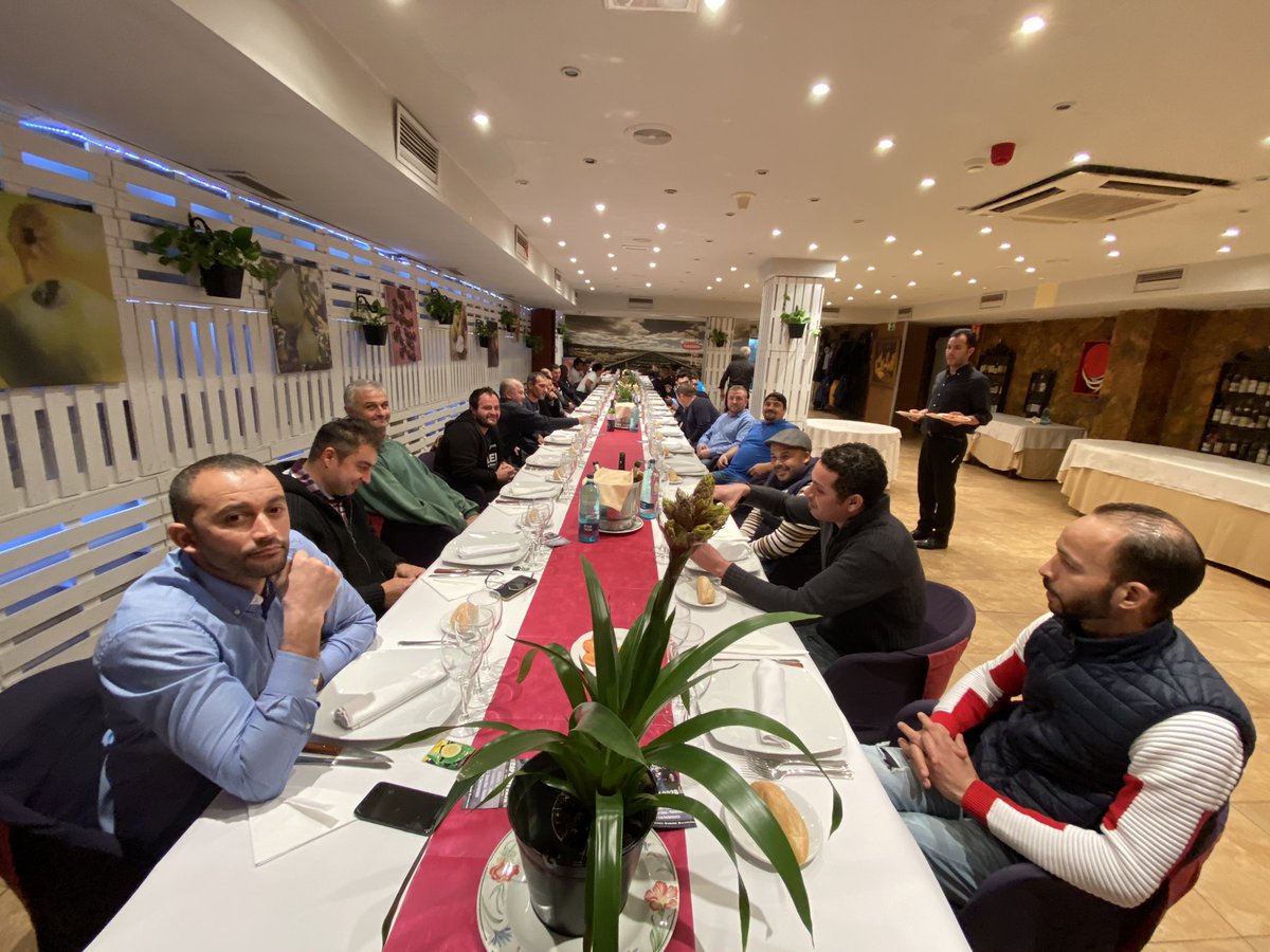 HermanosMiron's tweet photo. Cena de navidad con el equipo de Sate https://t.co/qJ4Hbz0XCa