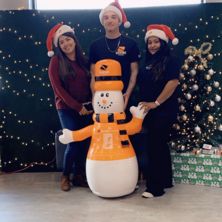 CoastMyrtle's tweet photo. Merry Christmas from our crew 3rd Ave Store #3rdavemyrtlebeach https://t.co/4L0E6Yp9Ds