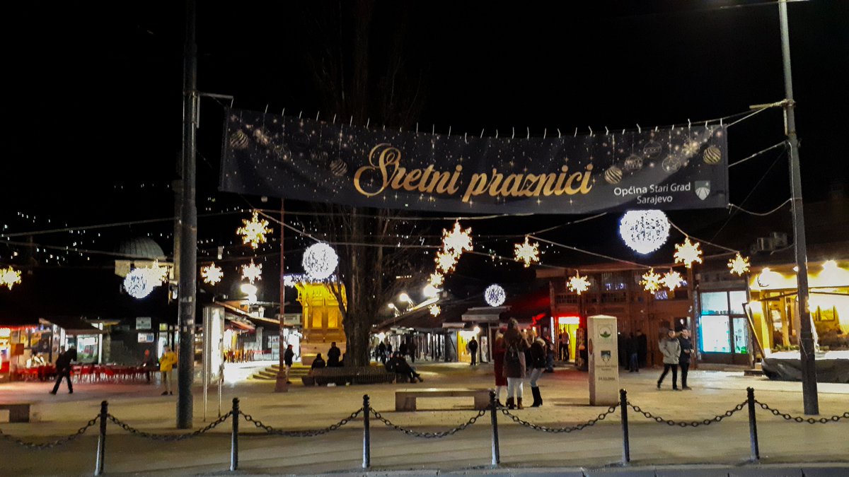 SarajevoF's tweet photo. #Sarajevo je i ove godine #NovogodisnjiCentarRegije! Dodjite da zajedno ispratimo 2019. godinu, svjedocimo najljepsem odbrojavanju i upisemo prve najljepse stranice nove uspjesne knjige. Dobrodosli! #sarajevofullofjoy @ZZeljko #holidays #NewYear2020 #visitSarajevo https://t.co/WLAVqCnw45