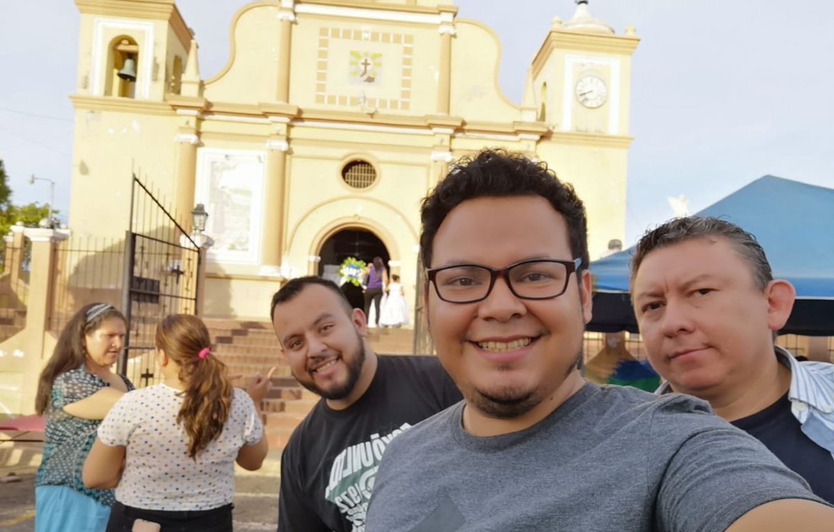 JoseGuerrero_sv's tweet photo. Ya llegamos a San Francisco Gotera.... Esta noche cantando en la Plaza Fray Alfredo O'Lochrainn.
#ElSalvador #Morazan #OPUS503 https://t.co/h7w67Ugg88