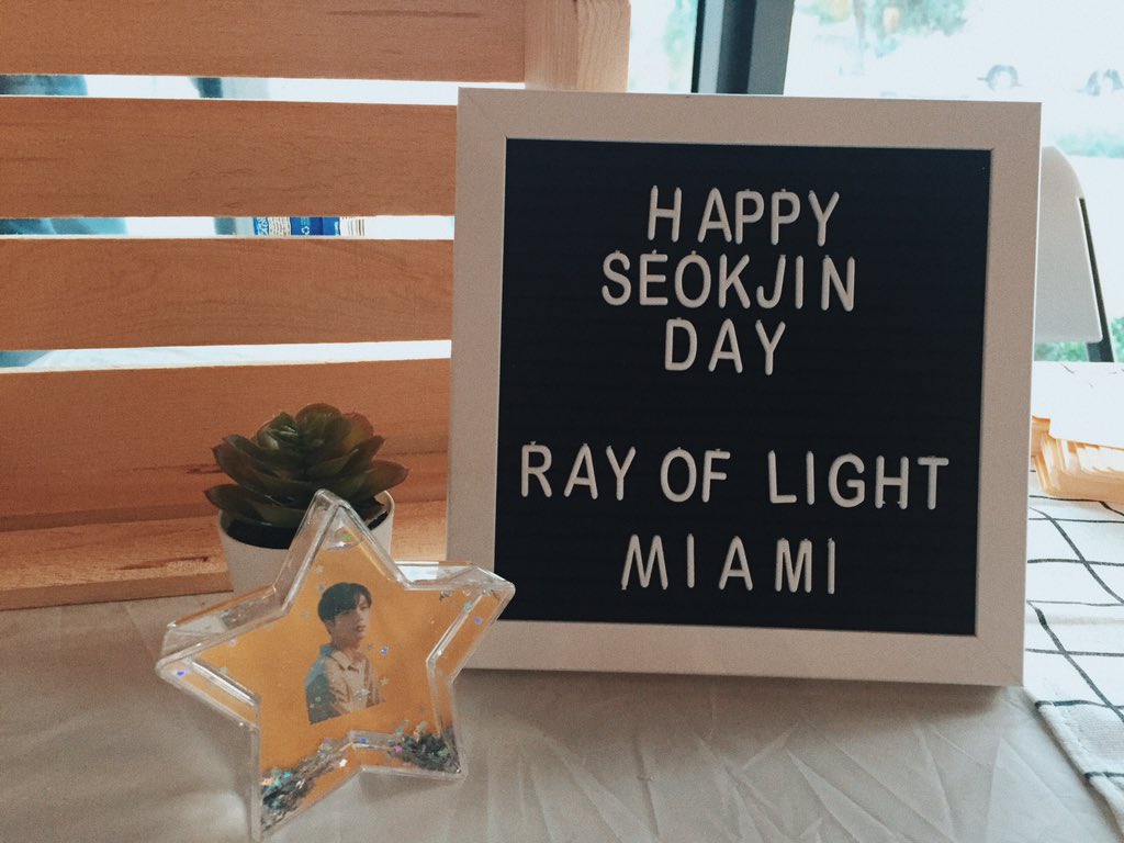 idreamofyoongi's tweet photo. i had so much fun today at the Jin Day event!! my first cupsleeve ever ๐ฅบ๐ so cool to have an event like this in Miami!! ๐๐#RayOfLightKSJ @motstae https://t.co/bG7mUmzP3f