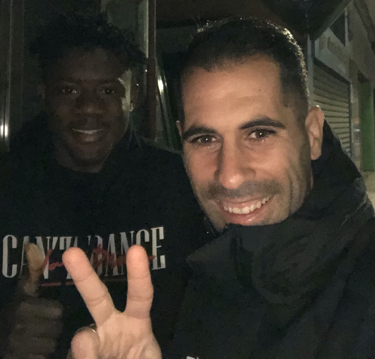 javimoyano7's tweet photo. Gran trabajo y buen punto cosechado, se nos escaparon dos pero seguimos!! Ahora toca descansar y recargar las pilas. Volveremos más fuertes, felices fiestas a todos y aupa pucela, ambiente espectacular de nuevo en un día difícil para el aficionado por el clima!! Con el tren🚆 https://t.co/AsqRvnucBC