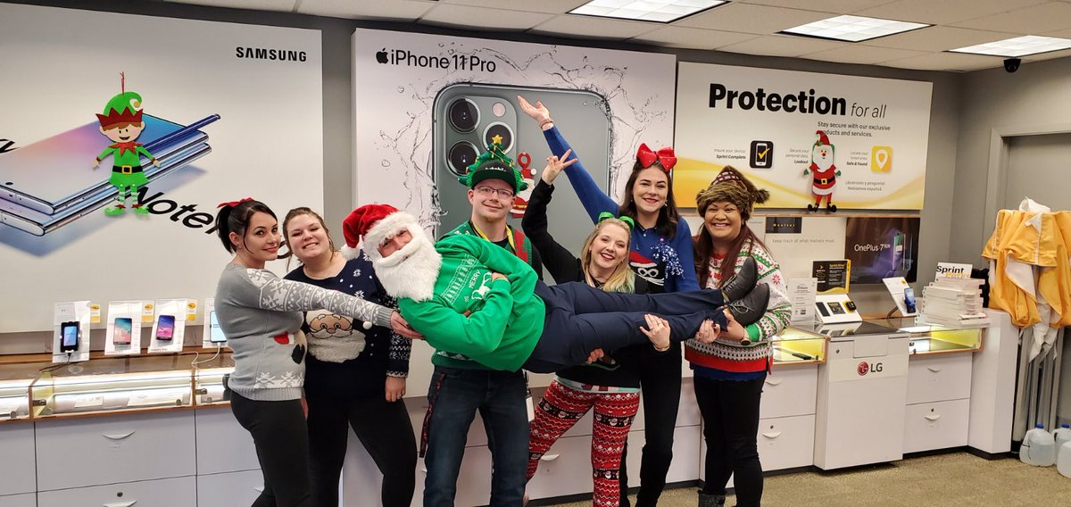 The customer experience provided by <a href="/Kayla_R_Newman/">Kayla Newman</a> and Team is 2nd to NONE! They will always pick you up when you are down. You have to come check out our Longview Sprint Store for all your wireless needs! #SprintFam #PNWTakeover @Sprint_Ricky @JamesLeeWC <a href="/mitchybluberry/">Michelle Berry</a>