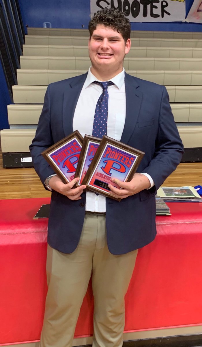 GabrielEstay72's tweet photo. Thank you to my coaches and teammates for a great highschool experience. Last banquet. Most Improved Player, 1st Team All-Conference Offensive Lineman, MAIS All-Star Offensive Lineman. Humbled! https://t.co/9lnHJM7CQh