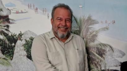 Noticimpacto's tweet photo. #Cuba felicito @MMarreroCruz por su nombramiento a dedo como Primer Ministro, que contrario a lo que el pueblo cree, su trabajo consistirá en ser el títere de @DiazCanelB, el que a su vez, cómo es sabido, es el títere de #Raúl, todo un guiñol. Le deseo éxitos en esa nueva tarea https://t.co/wEBE2Mexib