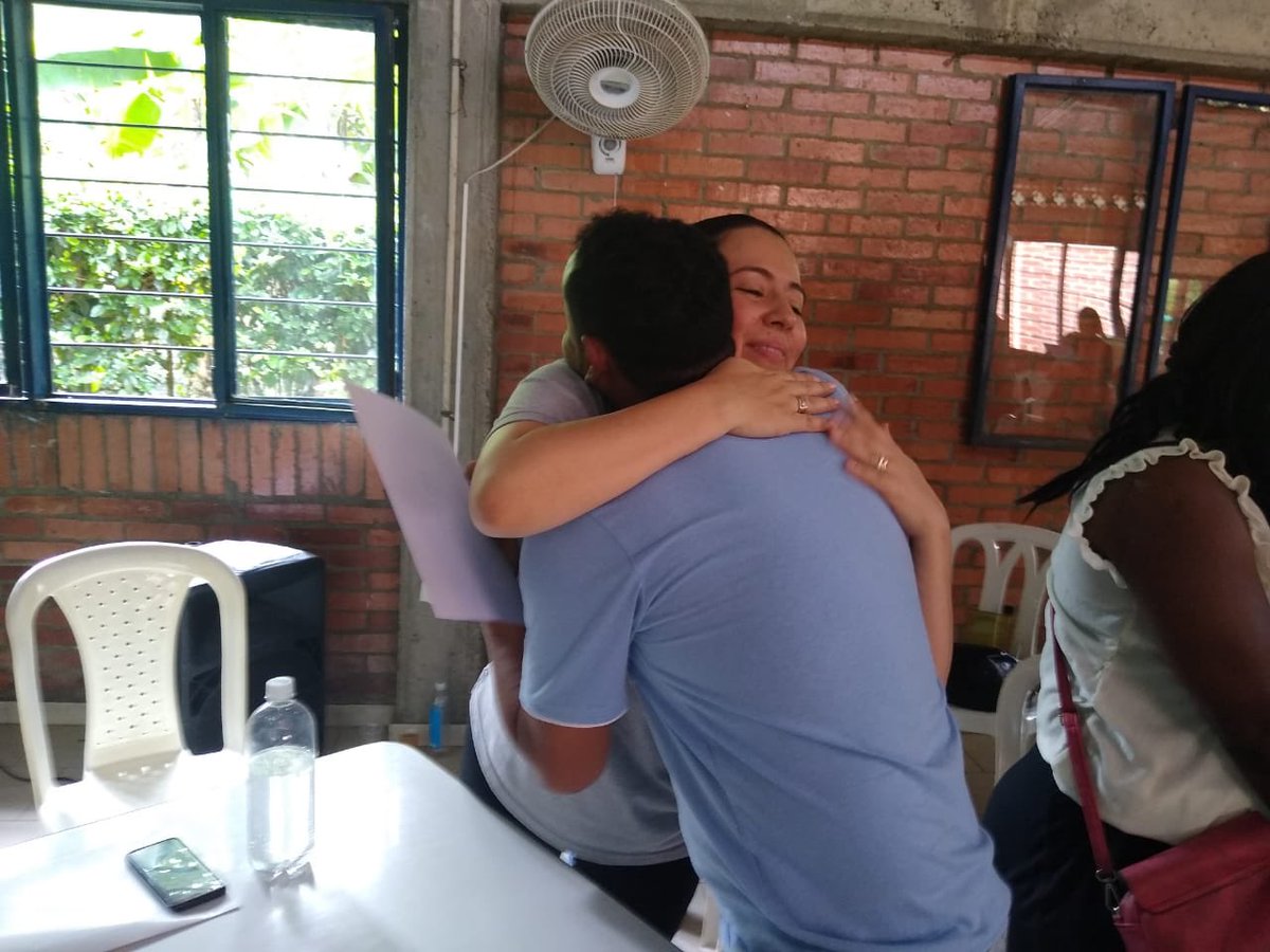 BienestarSociaI's tweet photo. #AEstaHora con un gran reconocimiento a los líderes y lideresas más destacados, se dió cierre a la jornada de socialización del Primer Plan de Etnodesarrollo del Consejo Comunitario Palenke El Hormiguero liderado por la Secretaría de Bienestar Social  #CaliProgresaConBienestar https://t.co/dFjrLN0tUR
