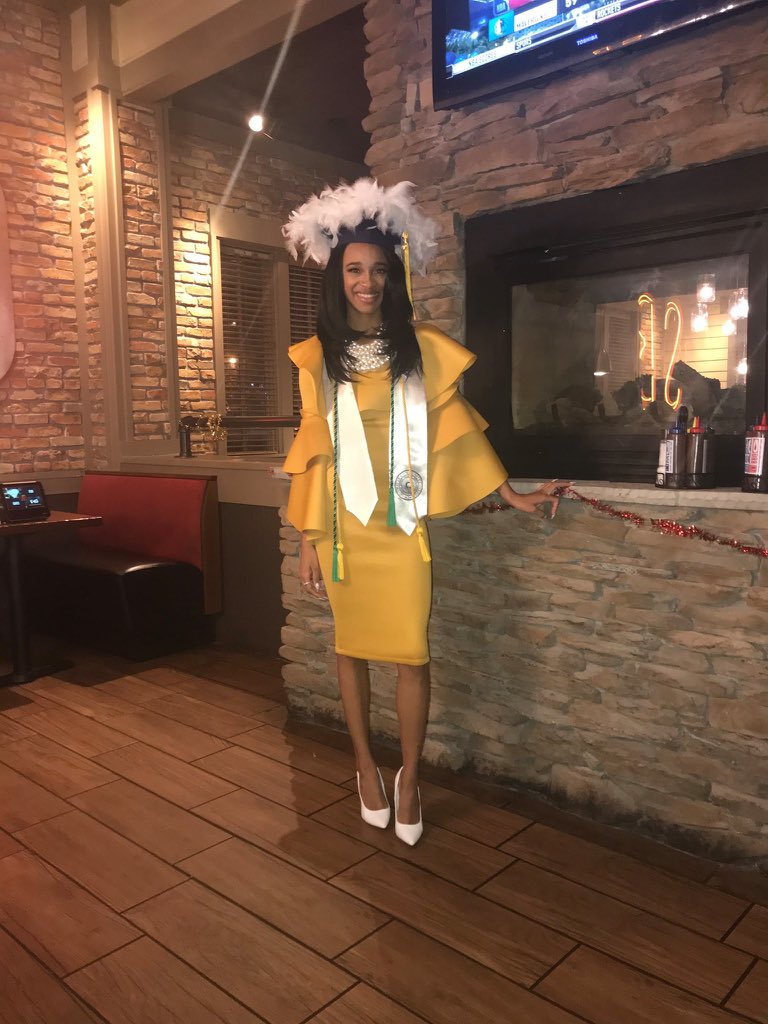 shawrn33's tweet photo. Proud of my baby girl! Congrats and let's keep up the good work! We love you Rolisha!! #soon2Bfoodcritic #2019grad
#roland&skyssister #proudMOM @RolandEvans43 https://t.co/AwDAV9bEzP