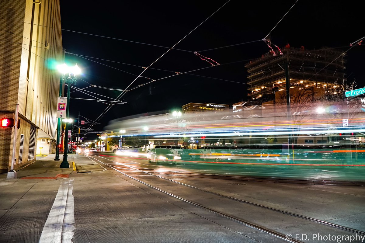 Same spot in Downtown El Paso. One trolley goes straight and the other one turns. Here’s the Green one turning.
#elpasotrolley #elpasofficial #eptx915
#ElPaso #elpasophotography #elpasostreetcar