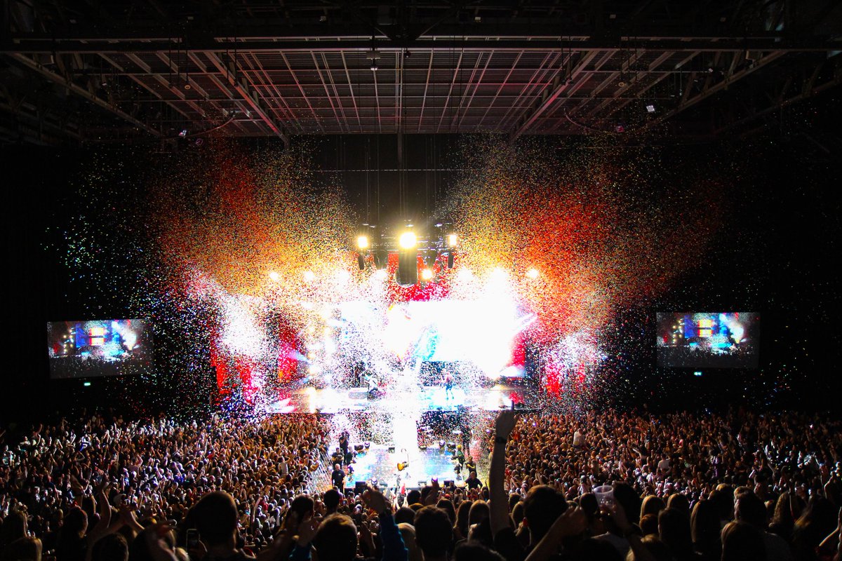the1878Dublin's tweet photo. Incredible night at #2FMXMASBALL with money raised for @ISPCCChildline 

#the1878 #3Arena https://t.co/OSdEOPtV4l