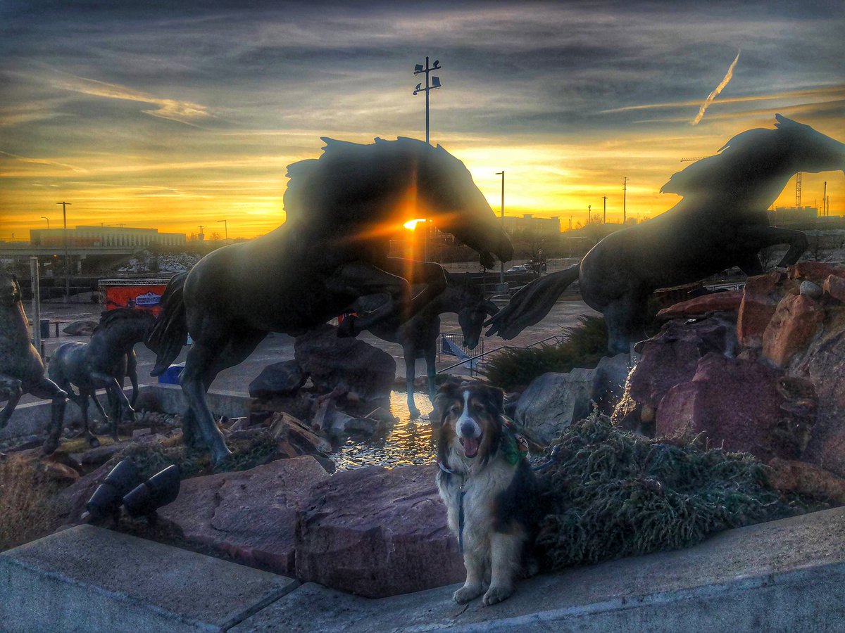 LLC712's tweet image. Winter Solstice sunset 2019...beginning of the longest night. #9WX #cowx #kmgh #fox31