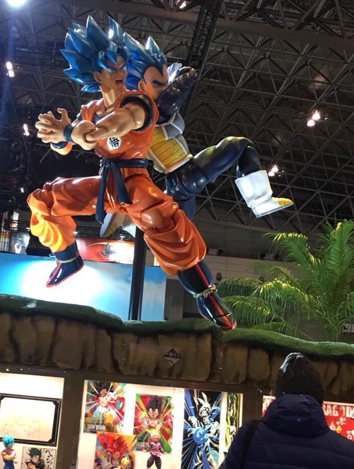 ついにジャンフェスで
悟空さんと父さんが
植物と一緒に展示されました

天下一武道会場に生える草とは!
 #ジャンプフェスタ2020
#オラ草が知りてぇ 