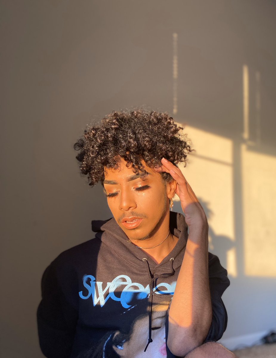 aliceaisiah's tweet photo. Bronze King 👑❤️😭 #mua #BECCALightShifter #contest #complimentary @BECCAcosmetics @Influenster https://t.co/GvuAsCMyYU