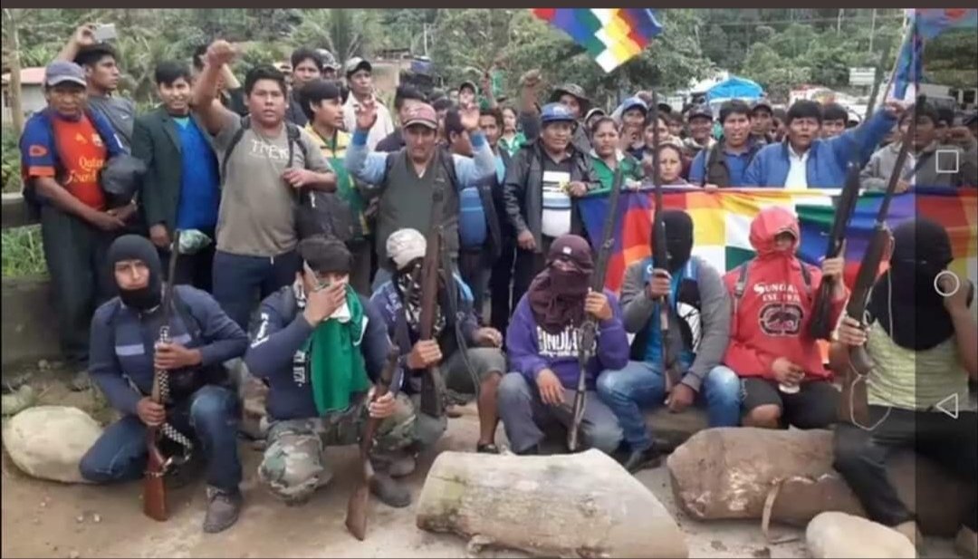 EverMar14093573's tweet photo. @evoespueblo Encima de saquear y quemar Pregunto nomas, como estában pidiendo"ahura si Guerra Civil "y tambie decían " evu no estas solo ", y están con juguetitos bien para protegerte" nove ", para proteger el Chapare #Bolivia https://t.co/JbLstnPjhF