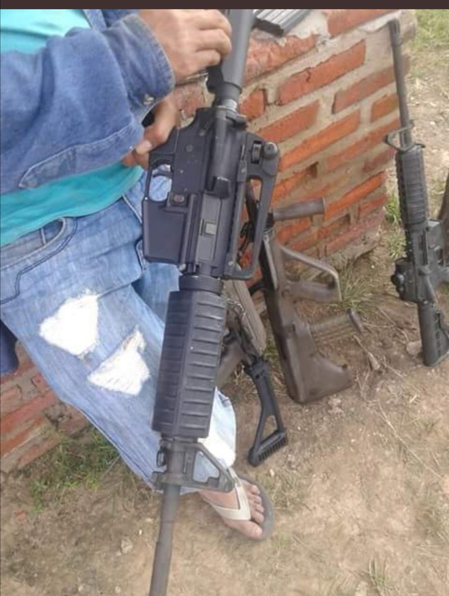 EverMar14093573's tweet photo. @evoespueblo Encima de saquear y quemar Pregunto nomas, como estában pidiendo"ahura si Guerra Civil "y tambie decían " evu no estas solo ", y están con juguetitos bien para protegerte" nove ", para proteger el Chapare #Bolivia https://t.co/JbLstnPjhF