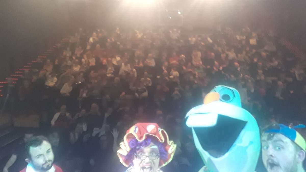 DameDottyMK's tweet photo. What lovely audiences at @SCTheatre1 today to see #BeautyAndTheBeast can you see yaself in these #olaf #selfies... https://t.co/AjNcZgXZ1A