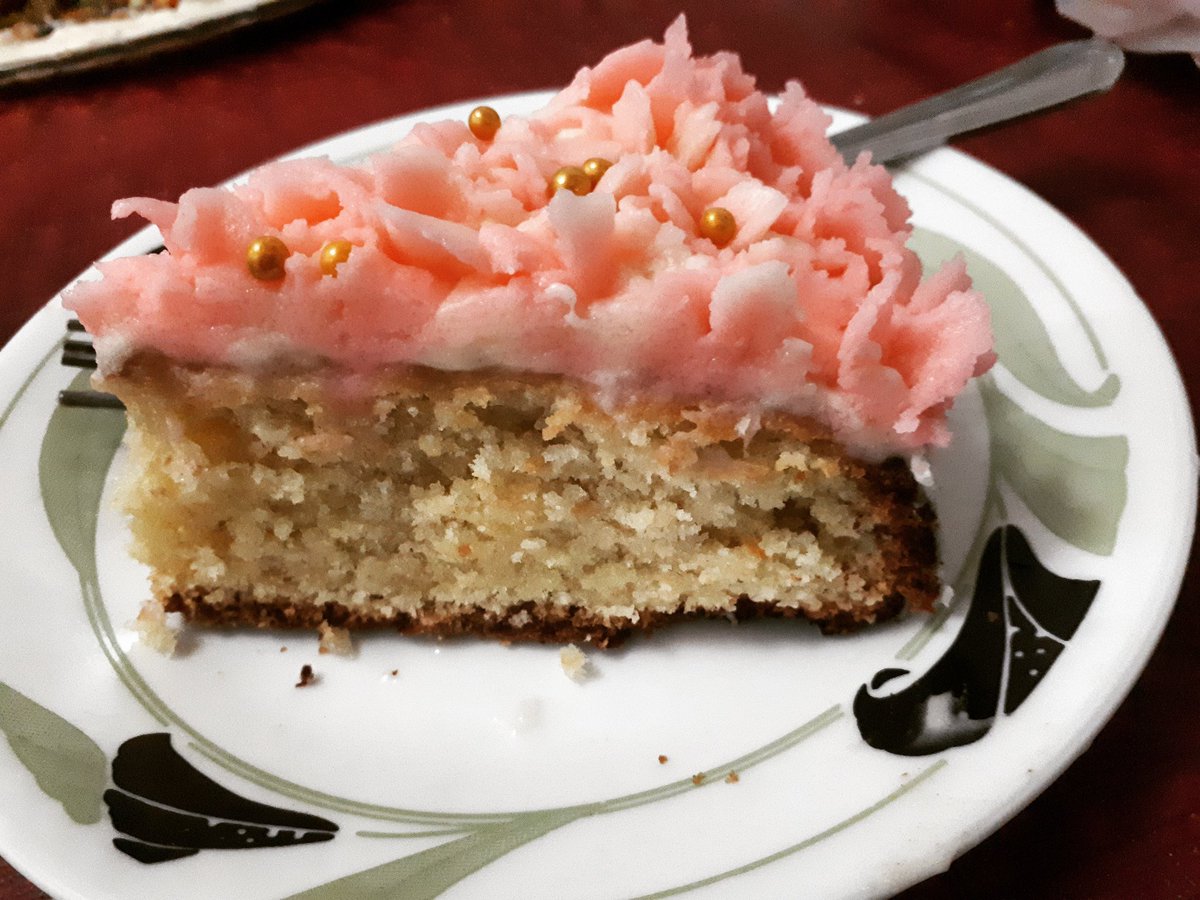 aparnamukerji94's tweet photo. #Christmas is the only time of the year when I don't feel guilty of baking.. ;)
Enjoyed designing my cake with Icing..
#Holidays #Baking #MyfirstCake https://t.co/BPN3VBTItt