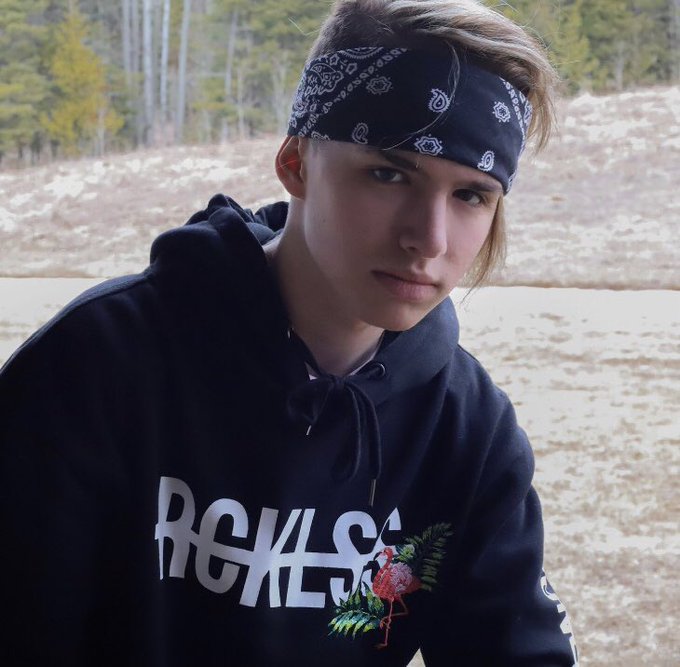 PaulThePromoter's tweet photo. Well @mbch331 , guess who beat our 'British Boy' in opening up a Merch Store? Canadian singer/songwriter @TylerLorettee did! Just found out 'bout it today via the USPS. I'll take one of each item! 😂 🎅 🎄 #Christmas2019 #TySquad @JimTee_ 

SHOP NOW! ➡️   https://t.co/TotMhSmUdp https://t.co/gjQaIIrF3t