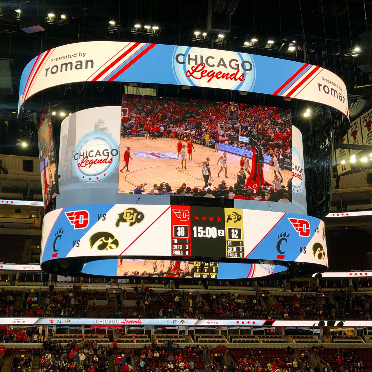 ChiLegends's tweet photo. End of the first half and @daytonmbb leads 36-32 with @cubuffsmbb right on on their tail! 👀 https://t.co/yjSp0yaNL2