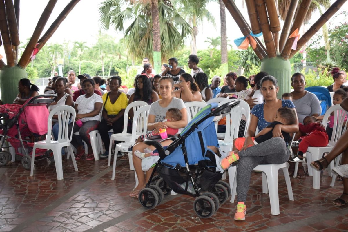 BienestarSociaI's tweet photo. Nuestra Secretaría realizó la socialización de la Política Pública CaliAfro, a través del equipo en el barrio Villa del Lago, con la participación de la comunidad en general y cinco colonias del pacífico. #CaliProgresaConBienestar https://t.co/BKlpmw0Ujd
