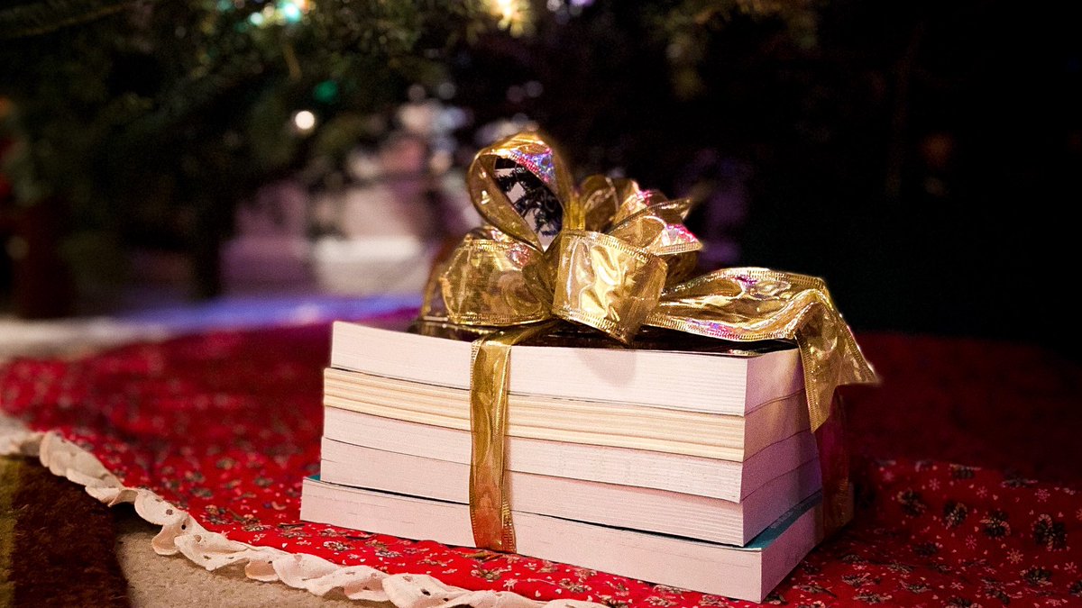 ireadya's tweet photo. 🎁 GIVEAWAY ALERT! 🎁

What’s that underneath the tree?! 🎄 It’s your chance to win FIVE mystery 2020 books! 

Retweet &amp; Follow for a chance to win our Secret Santa Galley Stack! 🤩

[US Only, No Purchase Necessary, Full Rules: https://t.co/72DPAIrRWC] https://t.co/2LyC9HPlao