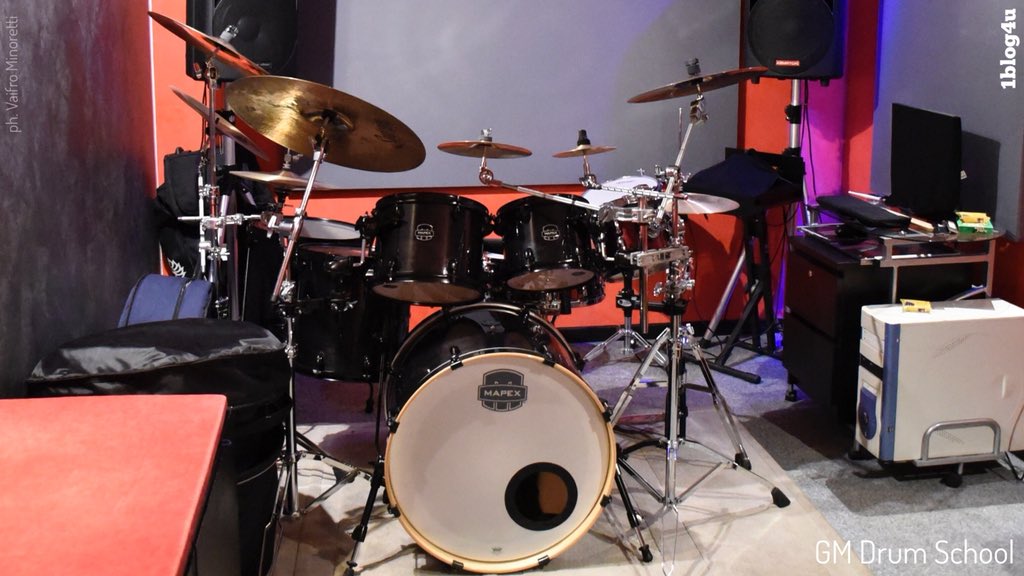 katalby's tweet photo. GM Drum School: die größte Schlagzeugschule in Italien, aber nicht nur... - #GMDrumSchool #drumlessons #drumfam #drumming #drummerslife #drumslife - #GigiMorello #drummer #drumteacher - #GiuliaCardia #vocalcoach -#1blog4u #GabriellaRuggieri #AlbertoAdami ➡️https://t.co/M6CrVwhAS3 https://t.co/9mcbrSFLpS