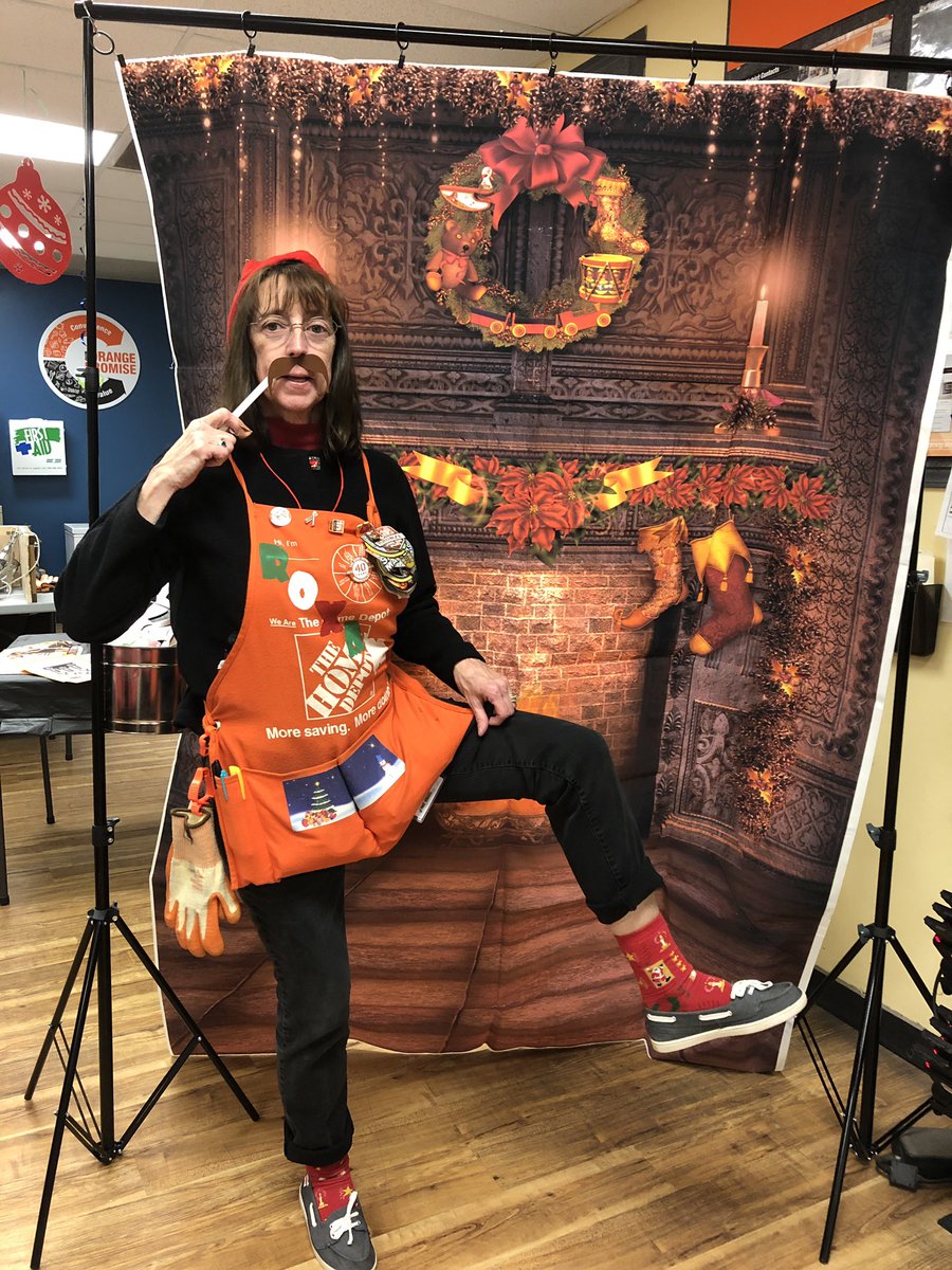 Iva_Marie04's tweet photo. Great kickoff to our Christmas Spirit week @Homedepot8918 with Holiday Hats &amp; Socks! @thdjoek @Legend84 @Nanette95137018 @jesse_klingbeil https://t.co/oP85LidkEC