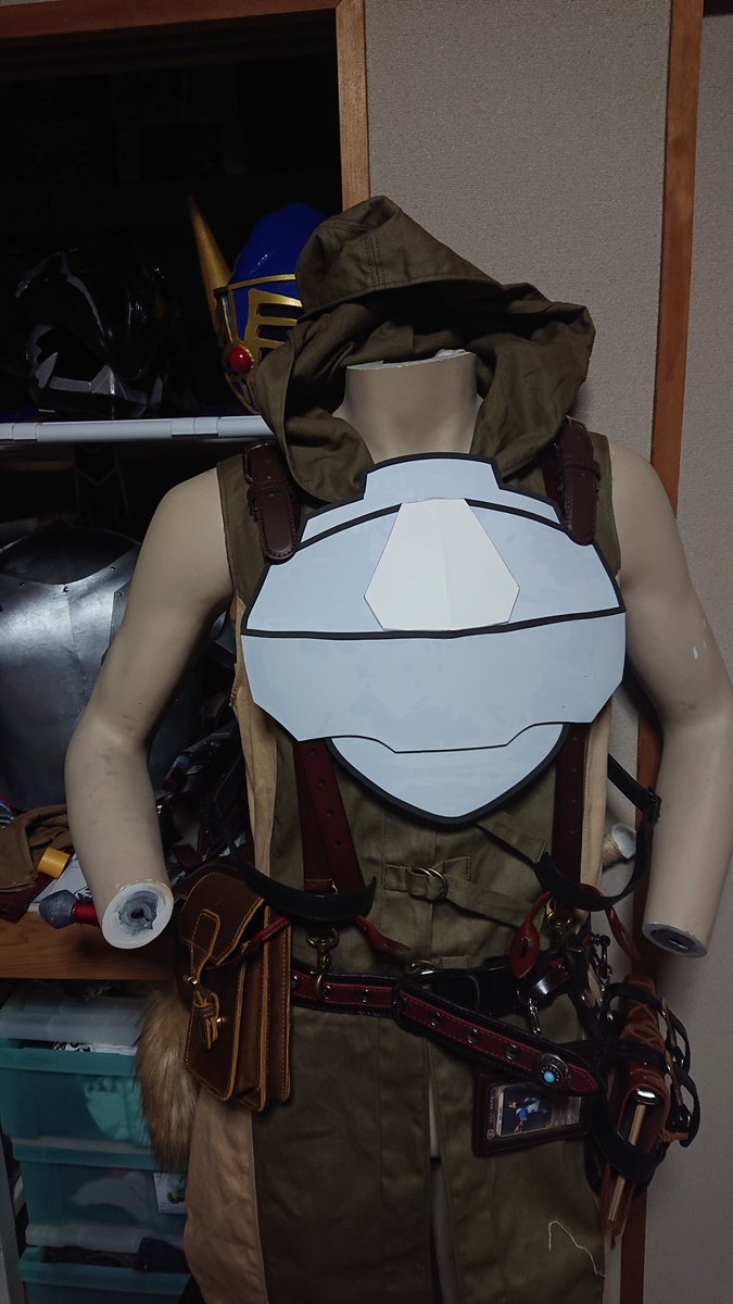 冒険者ジュン Pa Twitter 冒険者ジュンの軽鎧作成中 肩当ても格好良くスマートに機能的に 胸当て装着時は胸当てに接続 胸当てが無い場合は単独でも付けれるセパレートに 折角買った片側肩開きマントも装備出来るように めっちゃ考えよ S T Co